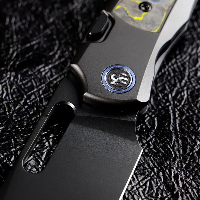 Remette ORCAURD RT-Orca (M390, Drop Point, Pearlescent DLC, Titanium & Ultimate Warrior CamoCarbon, Button Frame Lock) Folding Pocket Knife
