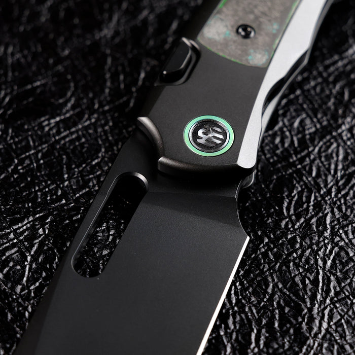 Remette ORCAKDD RT-Orca (M390, Drop Point, Pearlescent DLC, Titanium & Kelp Bed CamoCarbon, Button Frame Lock) Folding Pocket Knife