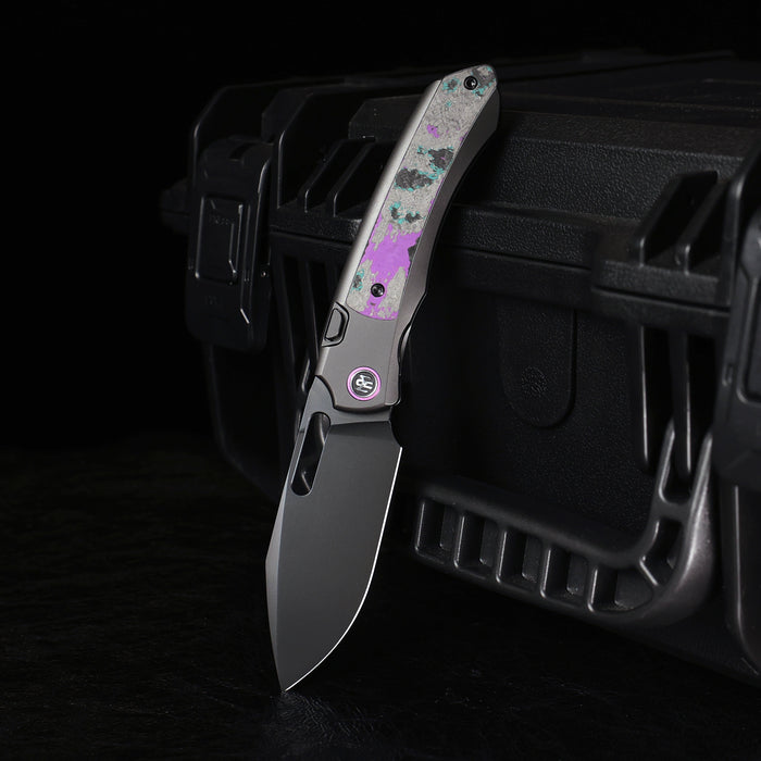 Remette ORCAJYD RT-Orca (M390, Drop Point, Pearlescent DLC, Titanium & Jazzy CamoCarbon, Button Frame Lock) Folding Pocket Knife